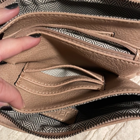 Riley Crossbody by Jen & Co  - Vegan Leather, Eco-Friendly Handbag - Picture 6 of 12